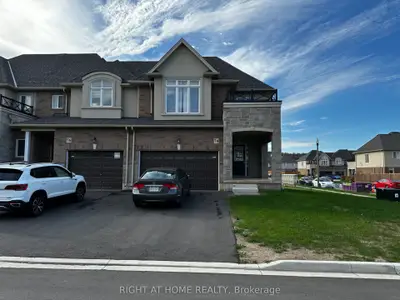 Att/Row/Townhouse in Hamilton