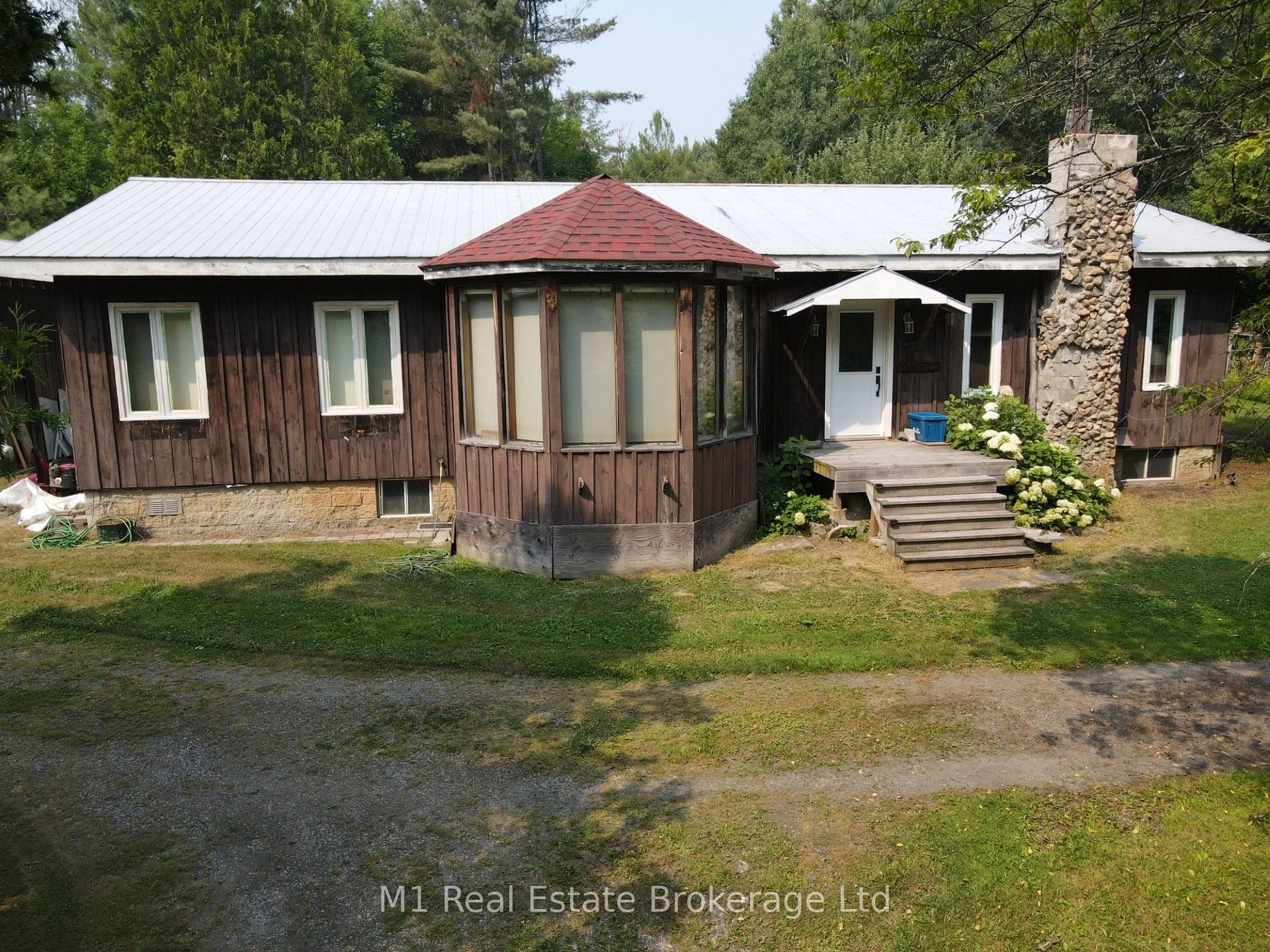 1017 North Shore Road, Muskoka Lakes, ON P0B 1M0