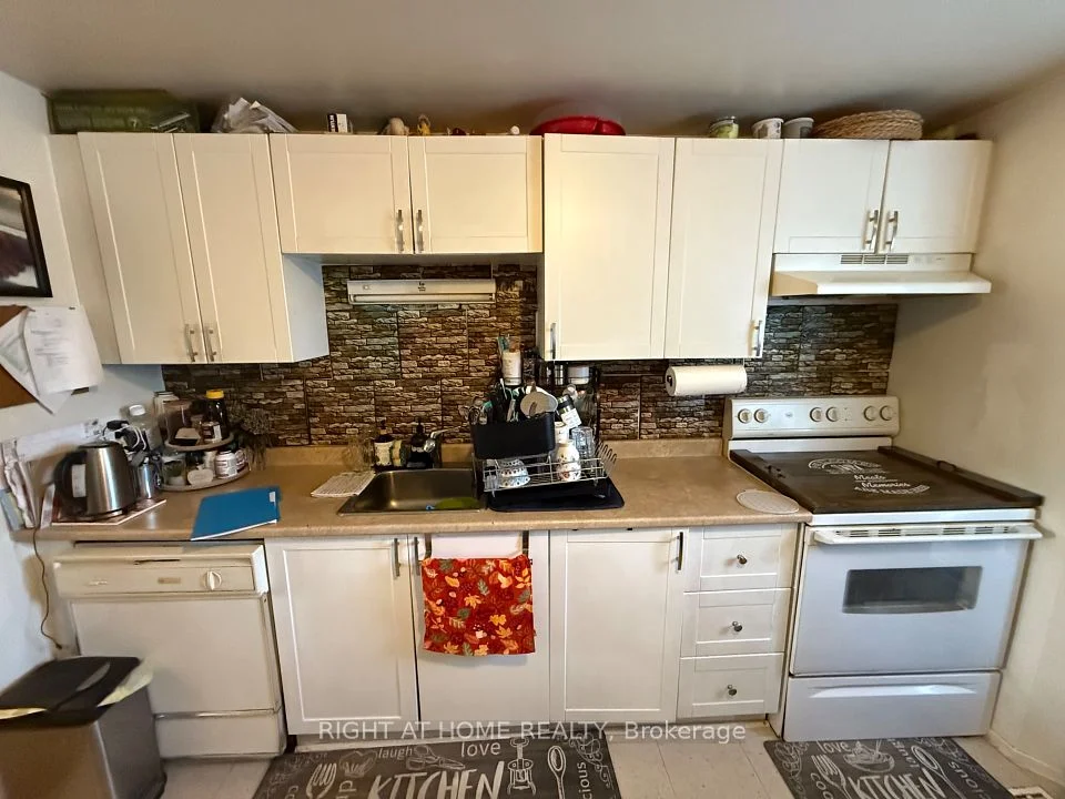 1013 Cloister Gardens, Orleans - Convent Glen and Area, ON K1C 2A1