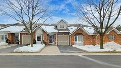 Condo Townhouse in Hamilton