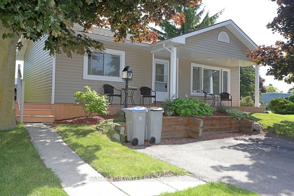 23 Pebble Beach Parkway, South Huron, On N0m 1t0