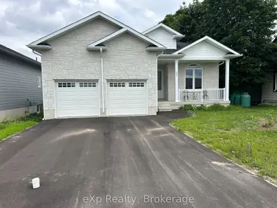 Detached in West Grey