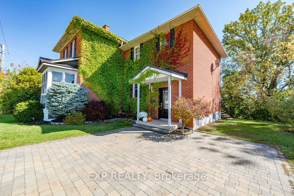 7 Hincks Avenue W, Renfrew, ON K7V 3S5