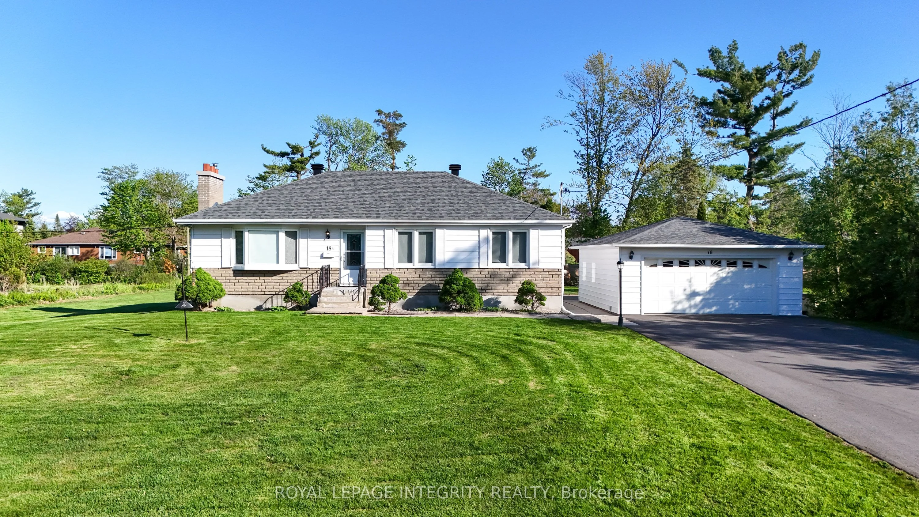18 Brookdale Avenue, Country Place - Pineglen - Crestview And Area, On K2e 6x2