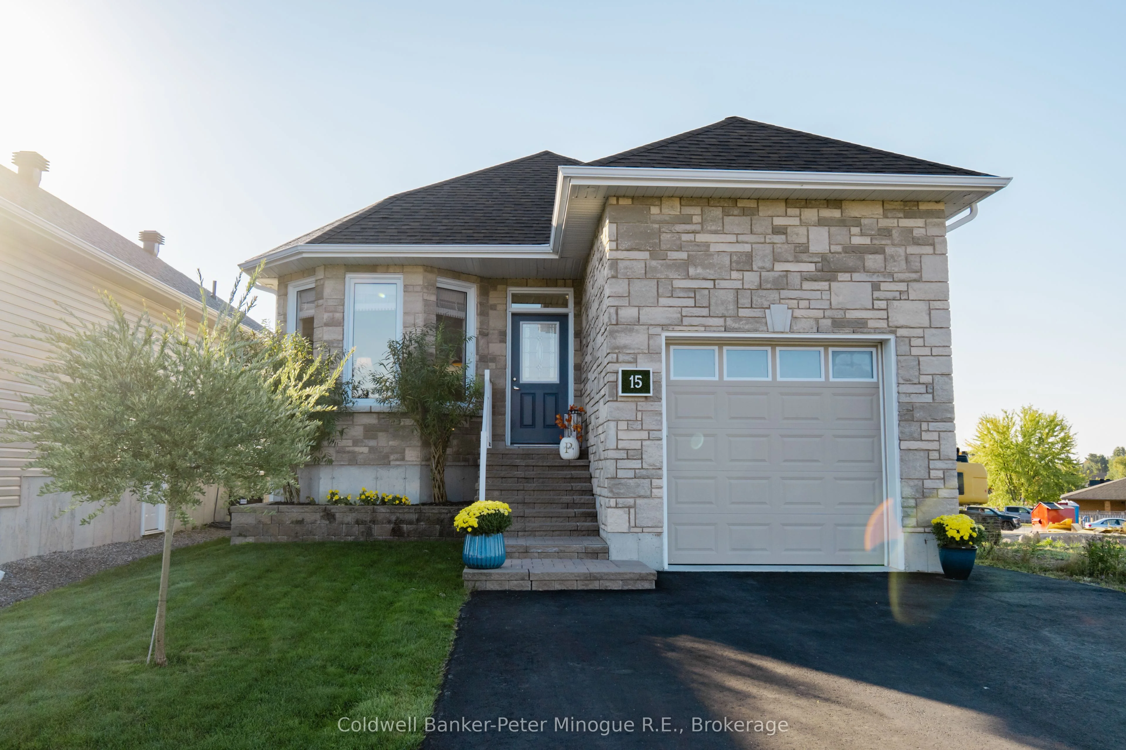 15 Frank Court, North Bay, ON P1B 0C4