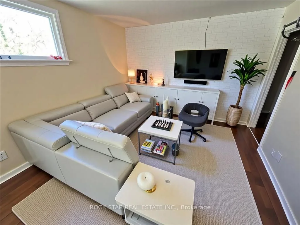 77 Blackfriars Street, London North, On N6h 1k8
