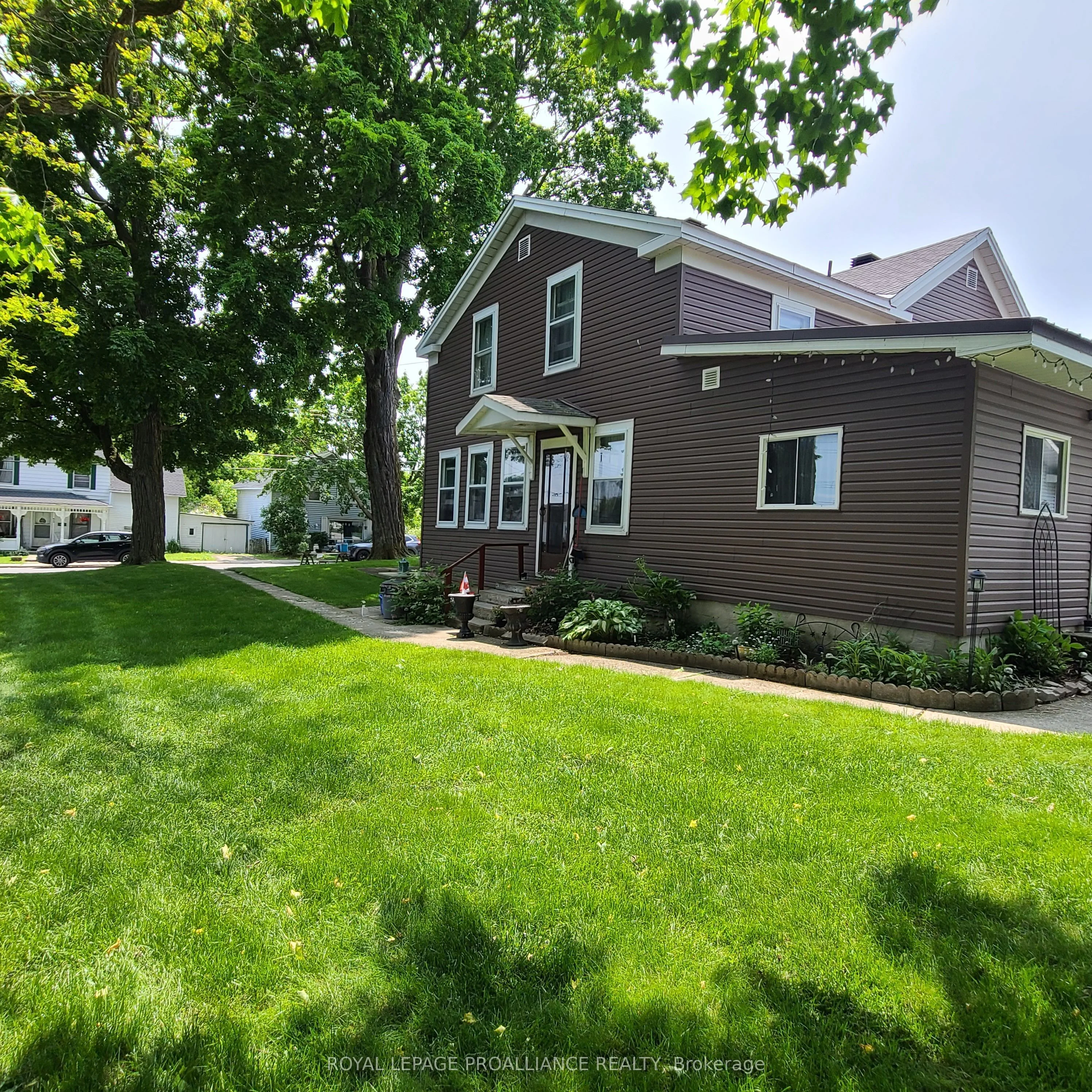 634 Henry Street W, Prescott, ON K0E 1T0