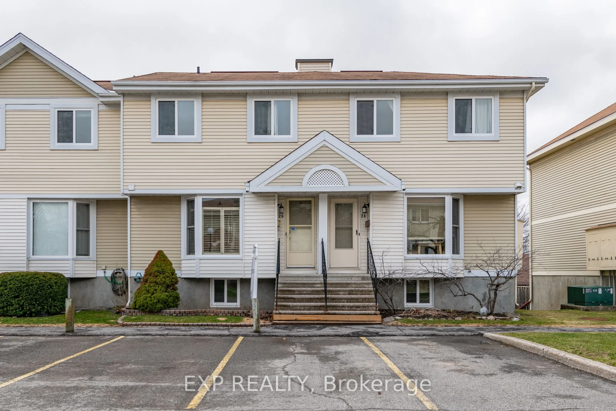 26 Mcdermot Court, Kanata, ON K2L 3V3