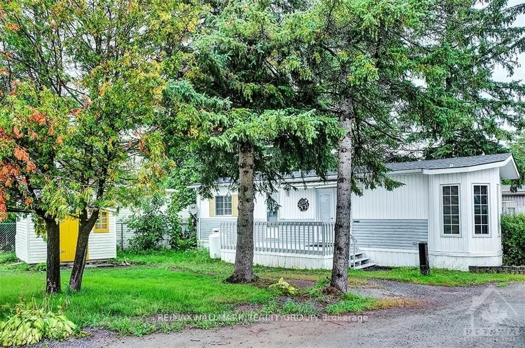 2 Spring Lake Private, Stittsville - Munster - Richmond, ON K0A 1B0