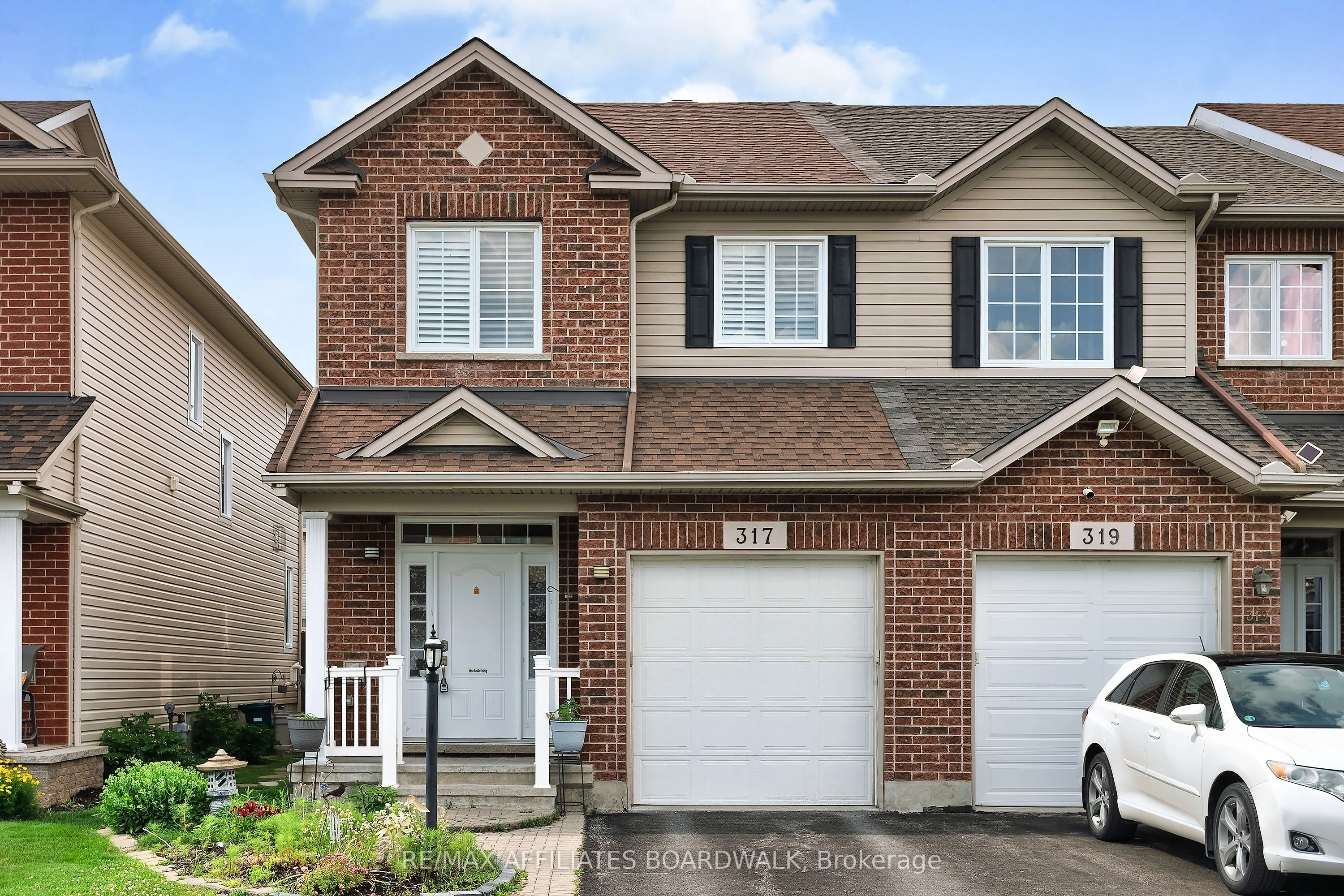 317 Glenbrae Avenue, Kanata, ON K2W 0B9