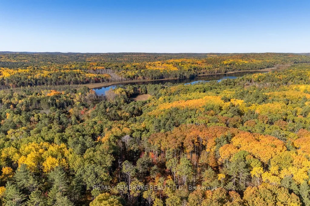 660 Bronson Street, Laurentian Hills, ON K0J 1P0