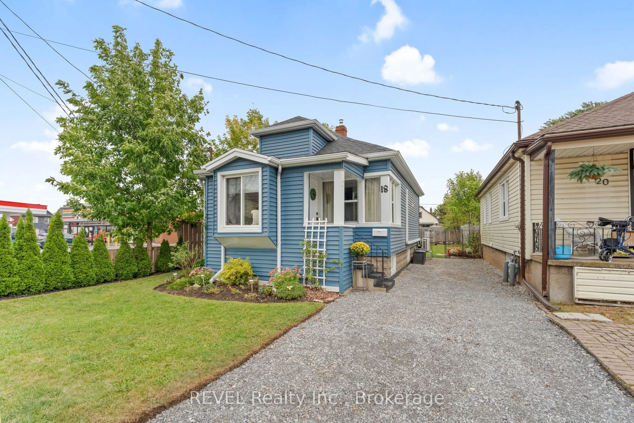 18 Crowland Avenue, Welland, ON L3B 1W9