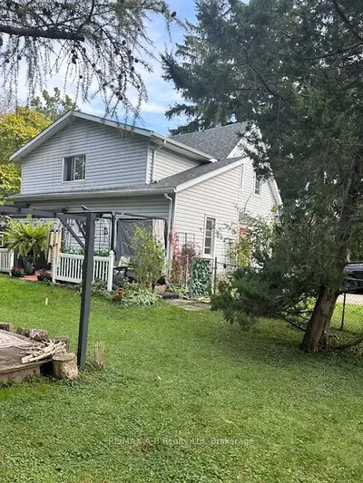 Detached in Stratford