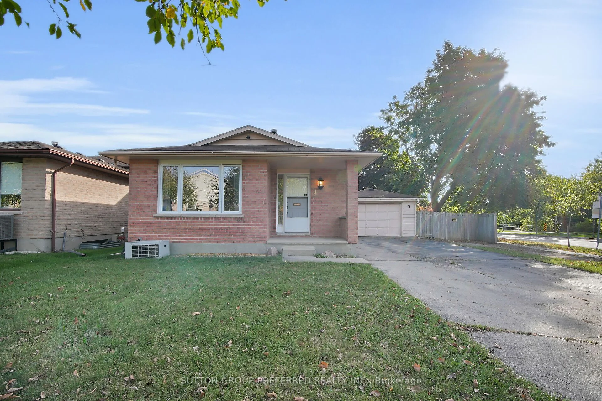 4 Corinth Court, London East, ON N5Y 5A8