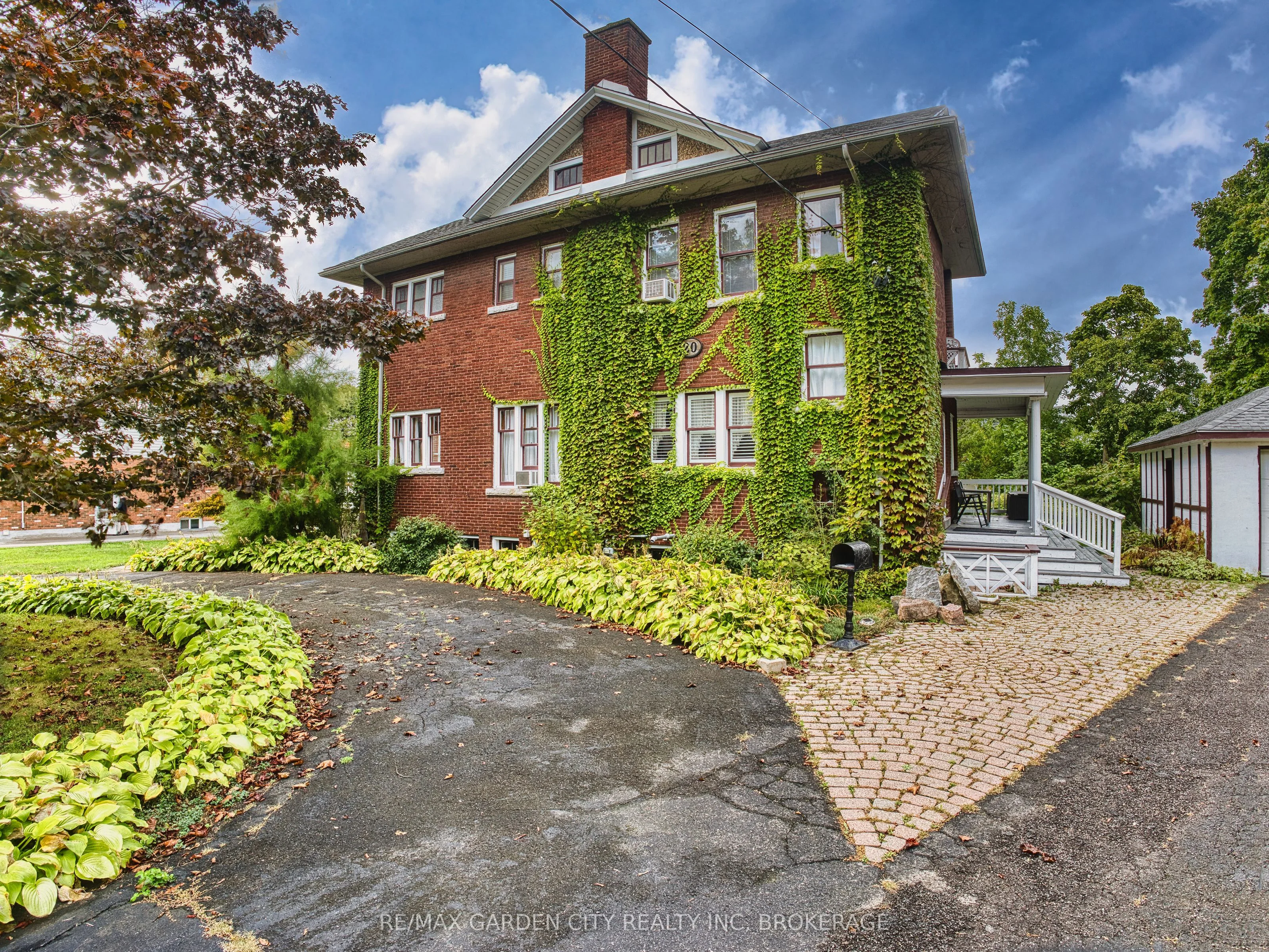 20 Evan Street, Welland, On L3b 3v4