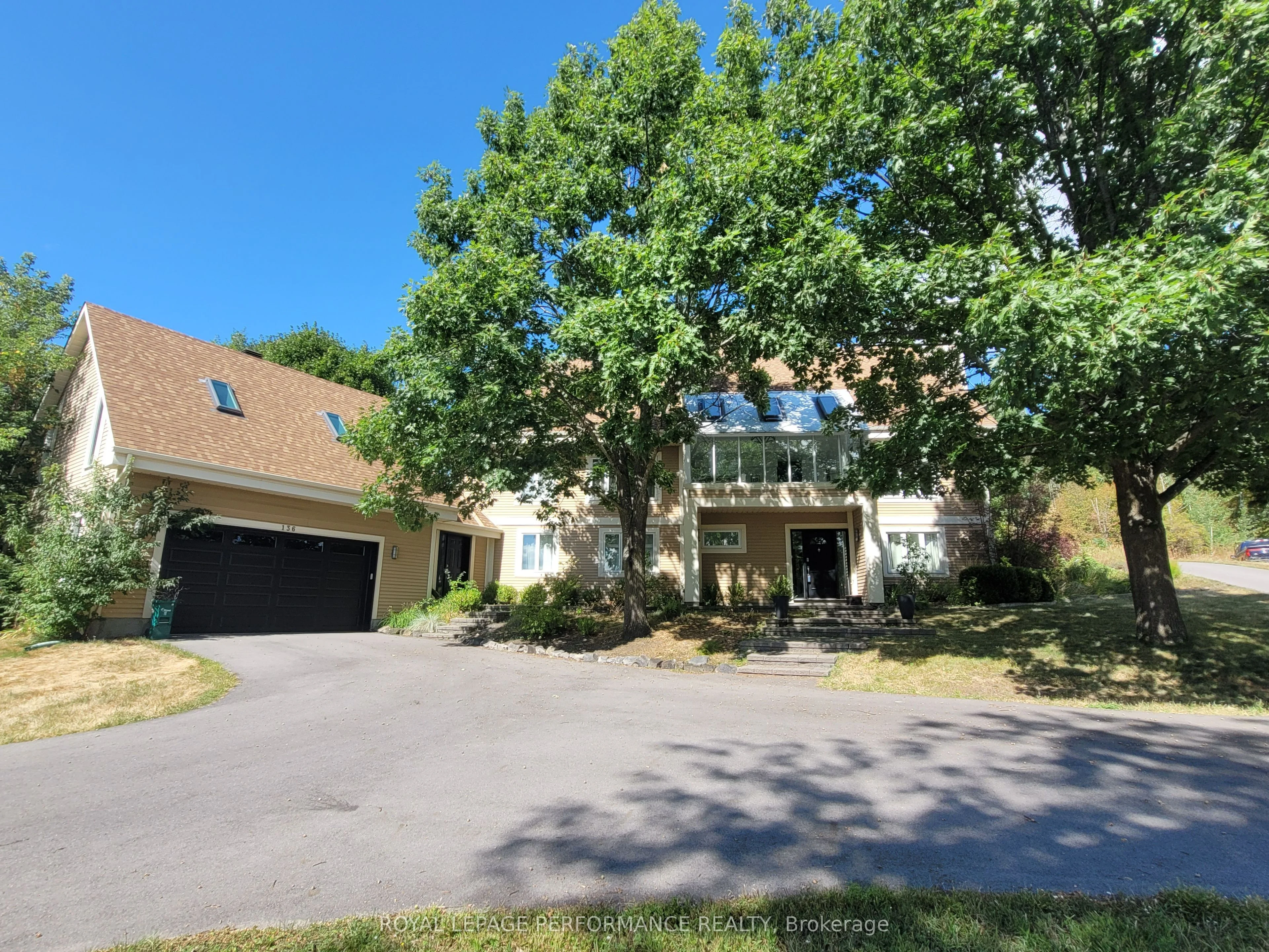 136b Glenncastle Drive, Carp - Huntley Ward, On K0a 1l0