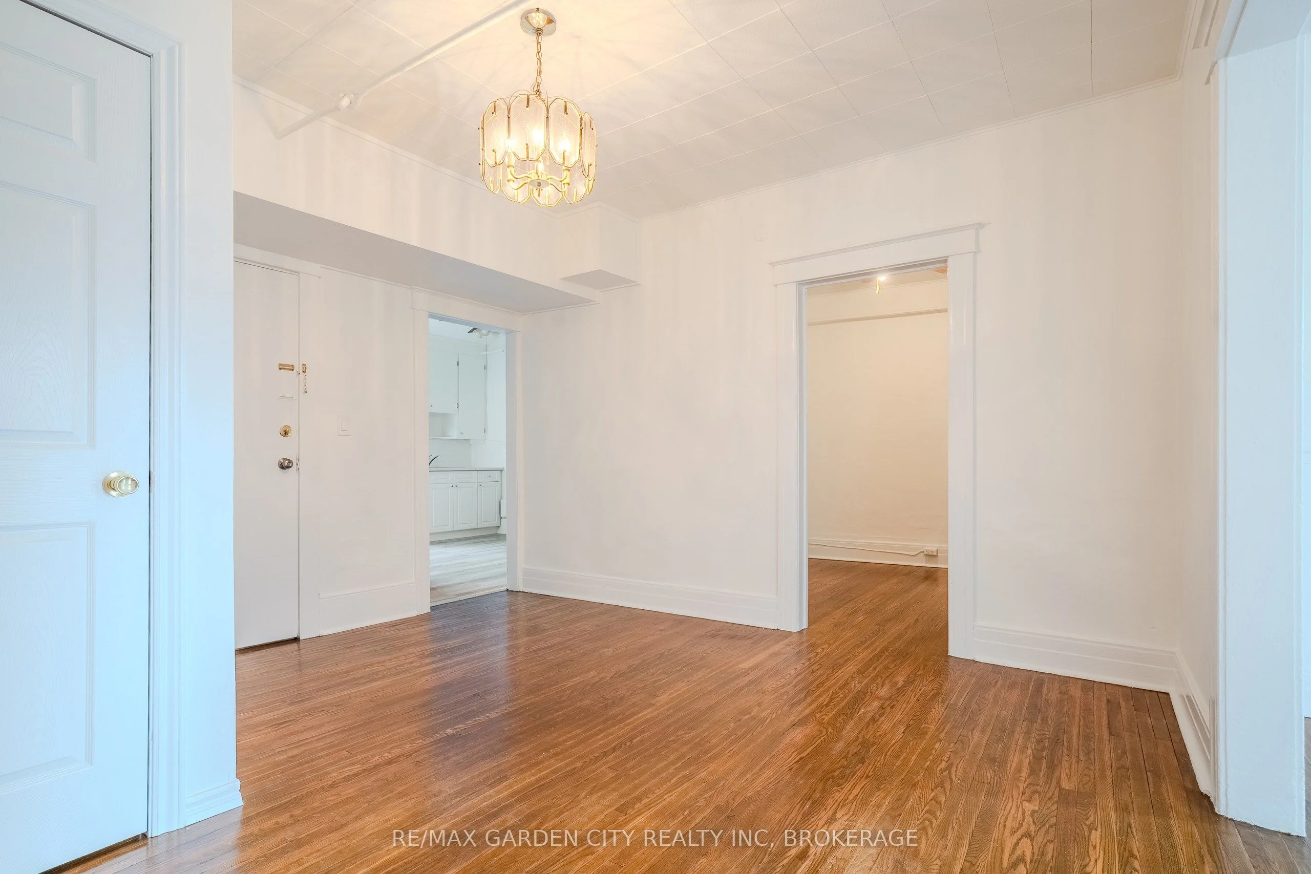 22 St. Paul Street 3, St. Catharines, ON L2R 3M2