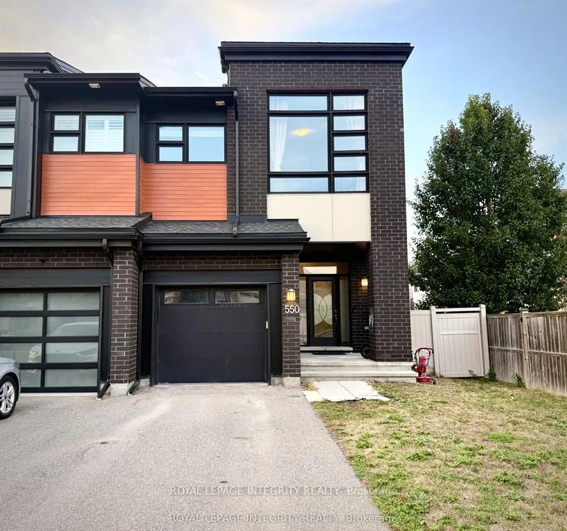 550 Borbridge Avenue, Blossom Park - Airport and Area, ON K4M 0H9