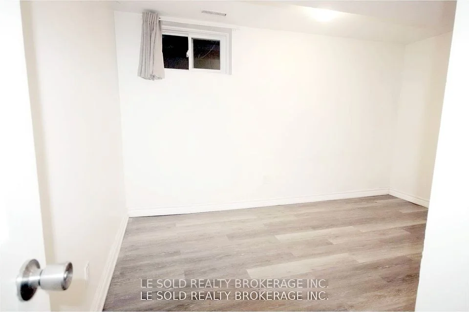 130 Leland Street Bsmt Room, Hamilton, ON L8S 3A2