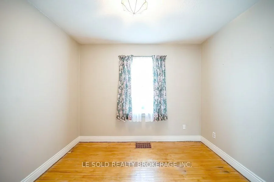 130 Leland Street 1st Floor Room, Hamilton, ON L8S 3A2