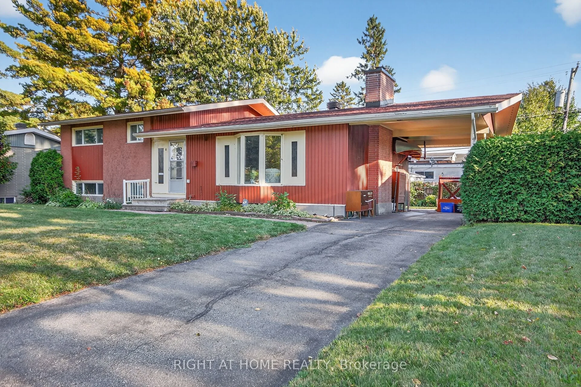 6 Higwood Drive, Cityview - Parkwoods Hills - Rideau Shore, ON K2E 5K7