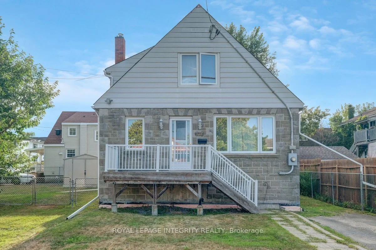 348 Lafontaine Avenue, Vanier and Kingsview Park, ON K1L 6X5
