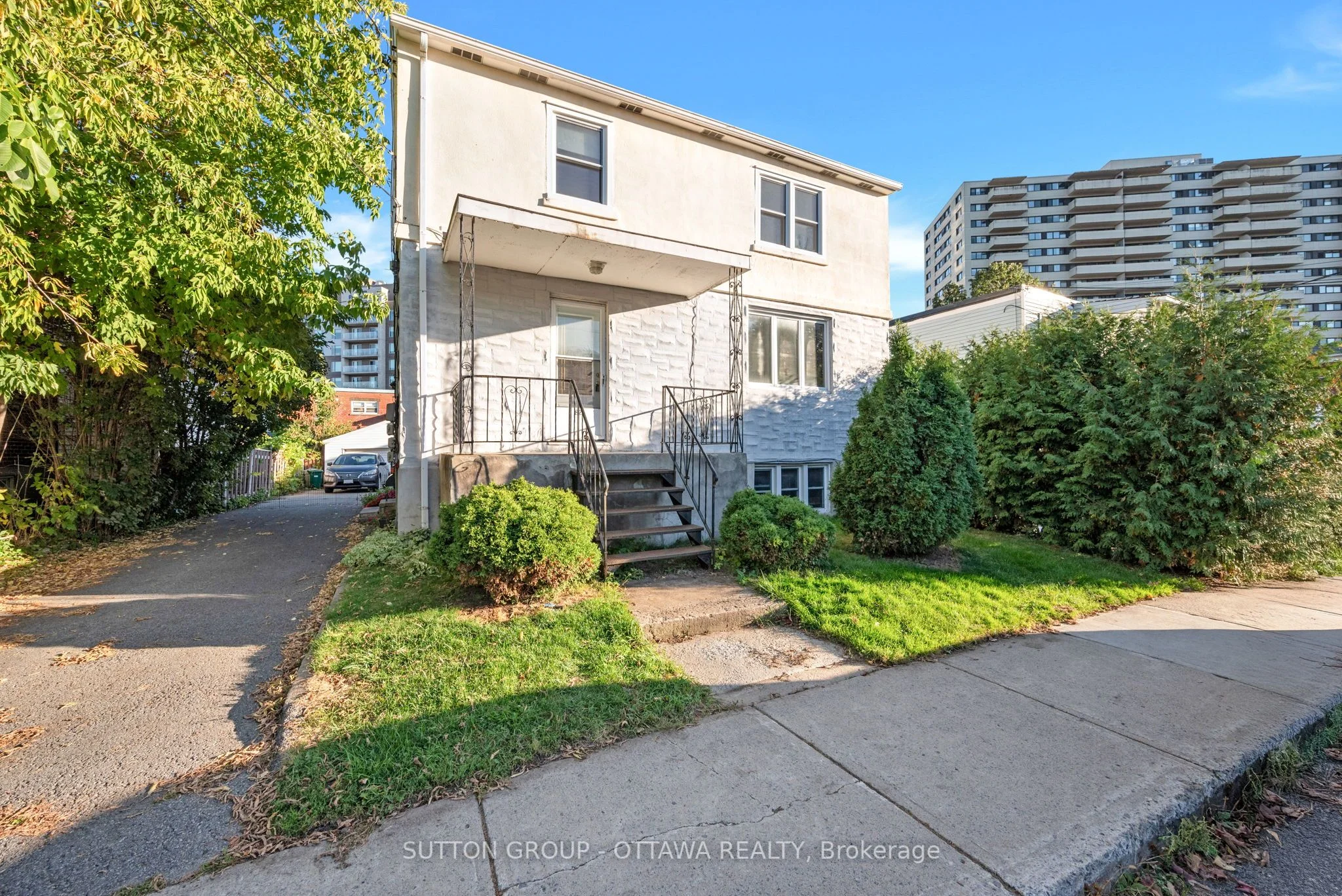 82 GENEST Street, Vanier and Kingsview Park, ON K1L 7Z2