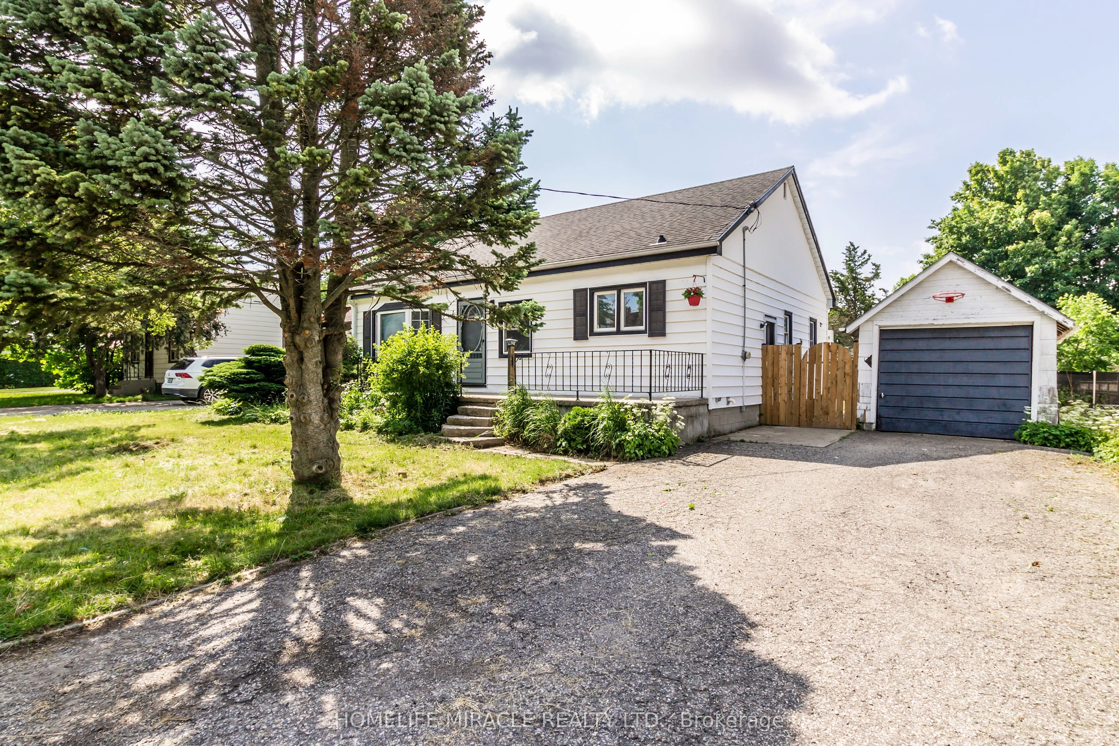 Detached in Woodstock