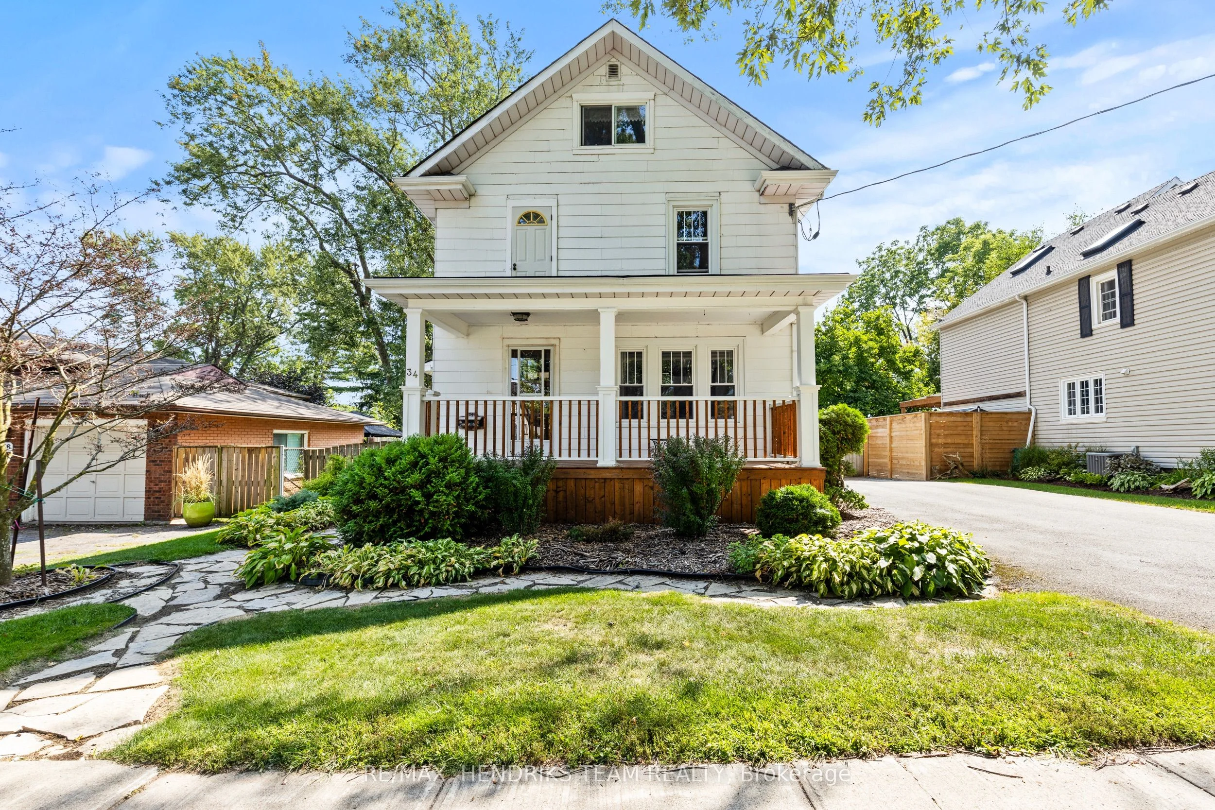 34 College Street, Pelham, ON L0S 1E0