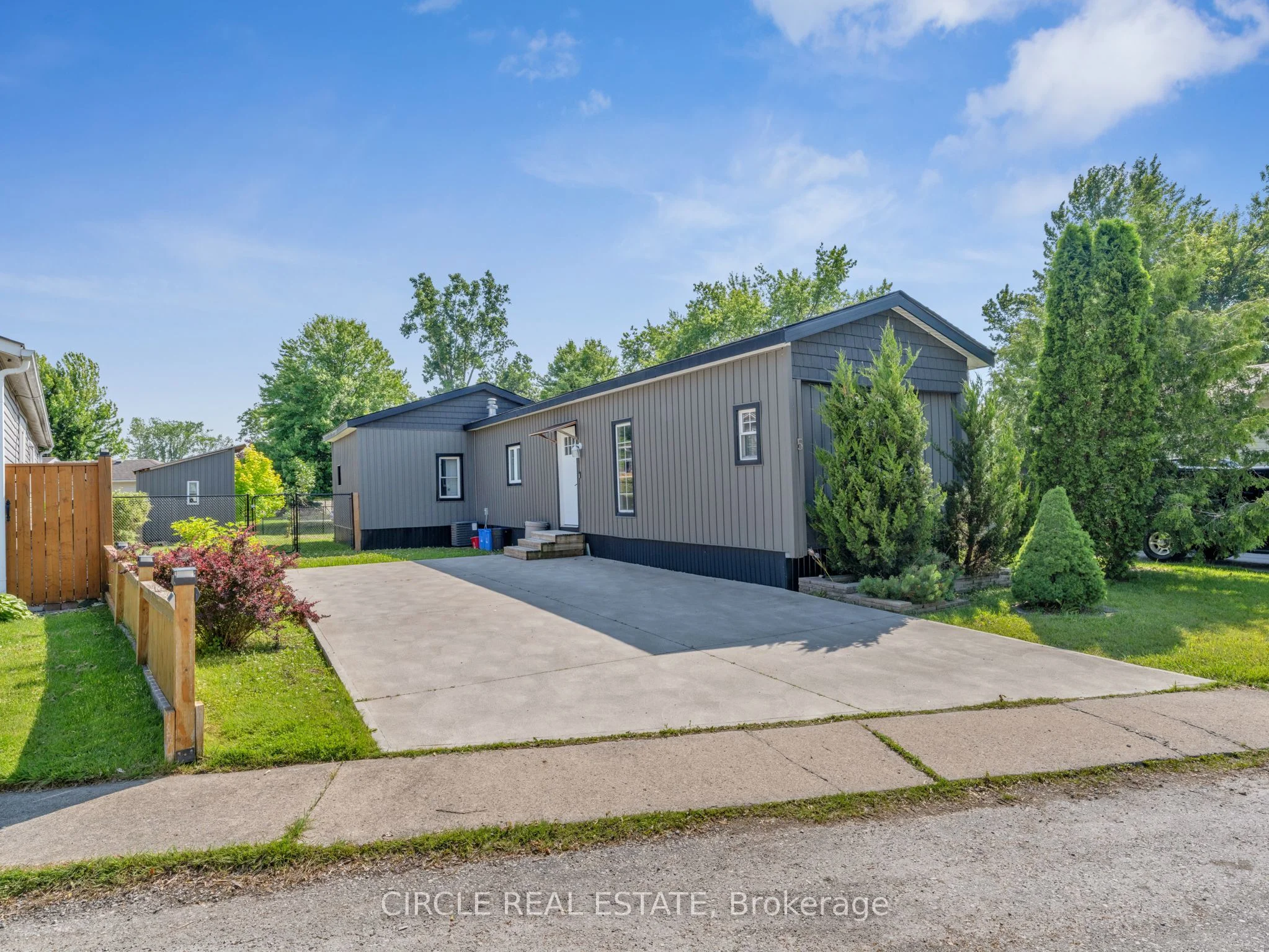 5 Maple Drive, Essex, ON N0R 1J0