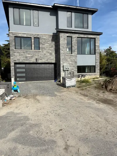 Duplex in Kanata