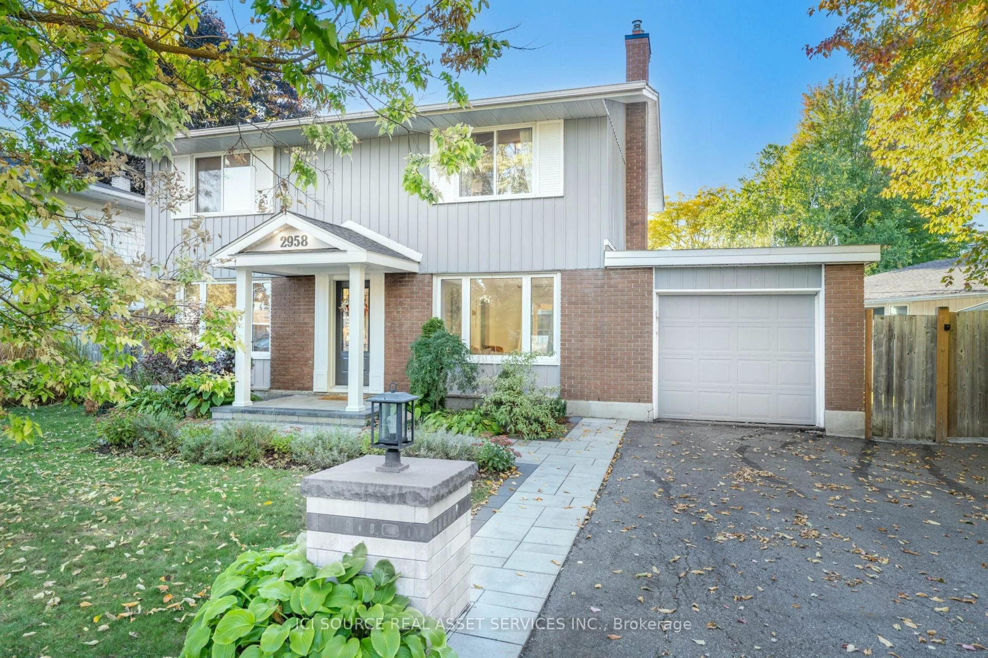 2958 Southmore Drive E, Billings Bridge - Riverside Park And Area, On K1v 6z3