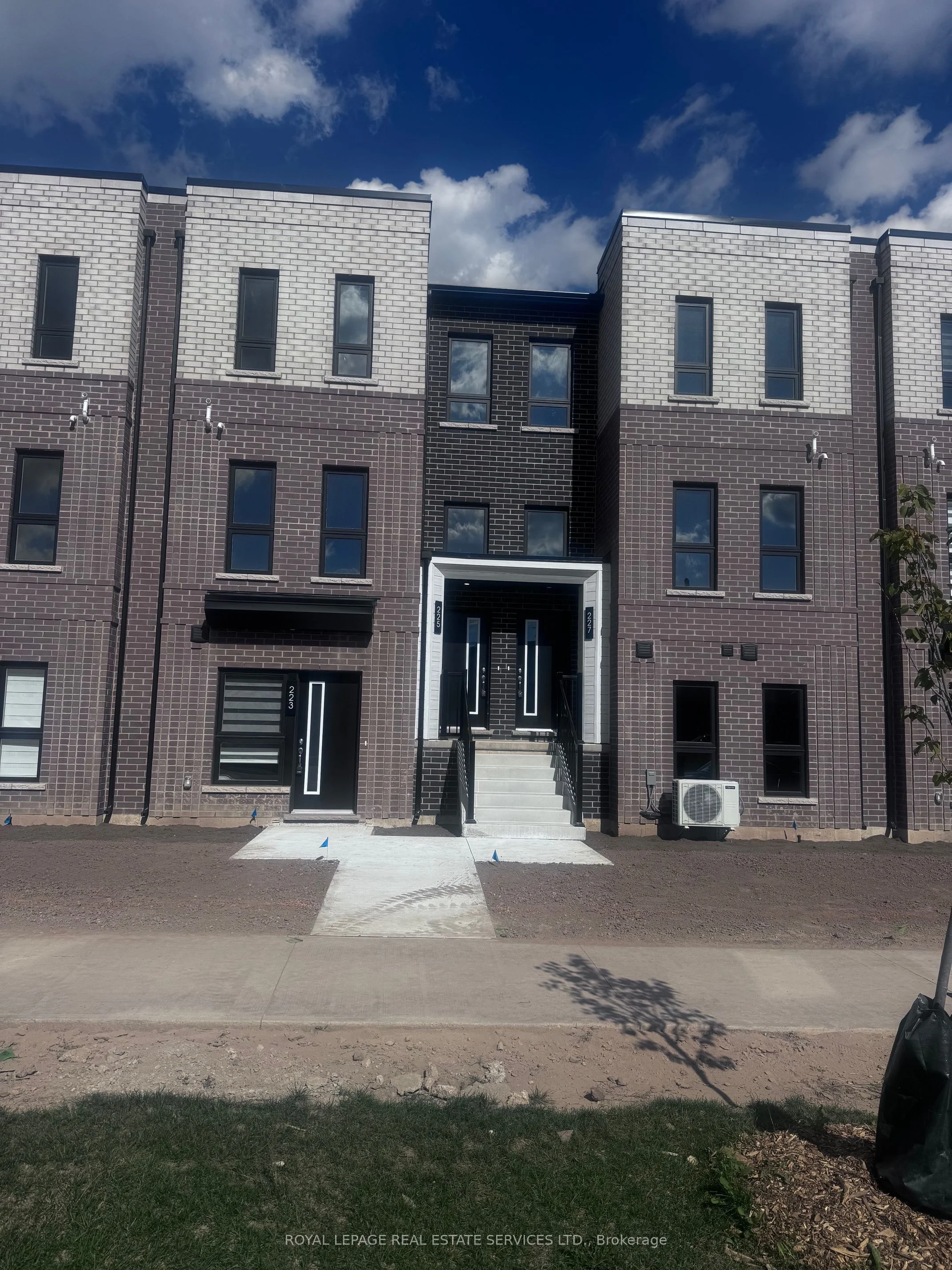 Condo Townhouse in Hamilton