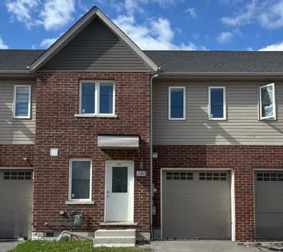 Att/Row/Townhouse in Welland