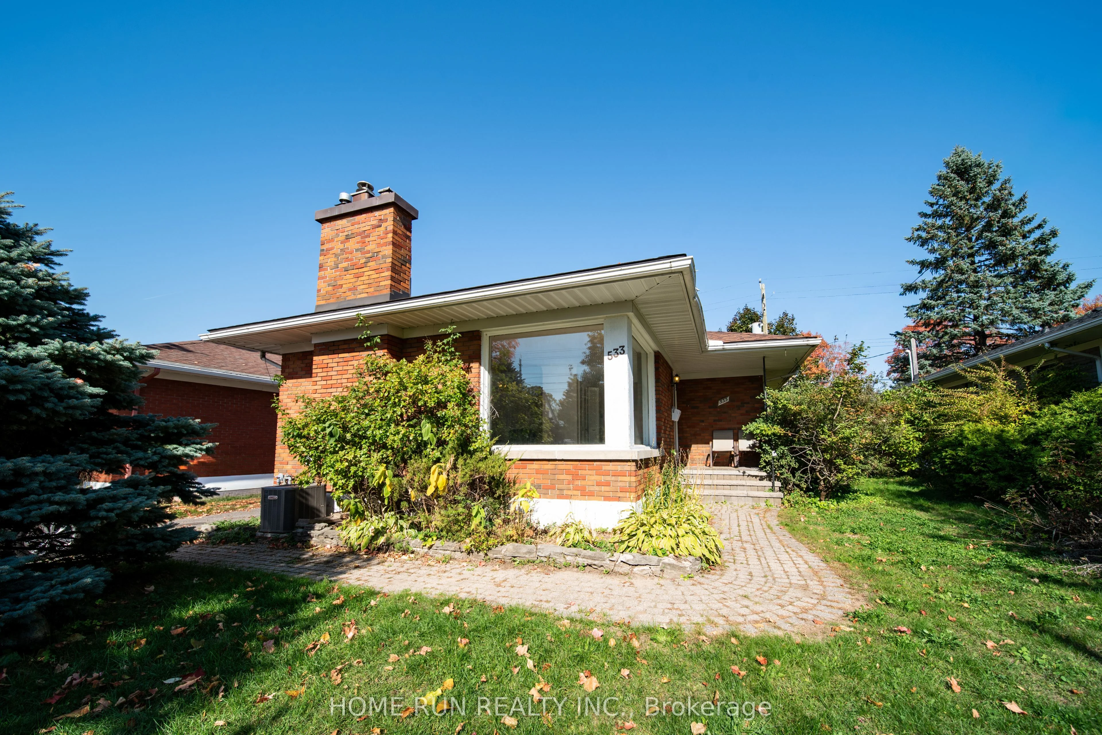533 Browning Avenue, Alta Vista and Area, ON K1G 0T3