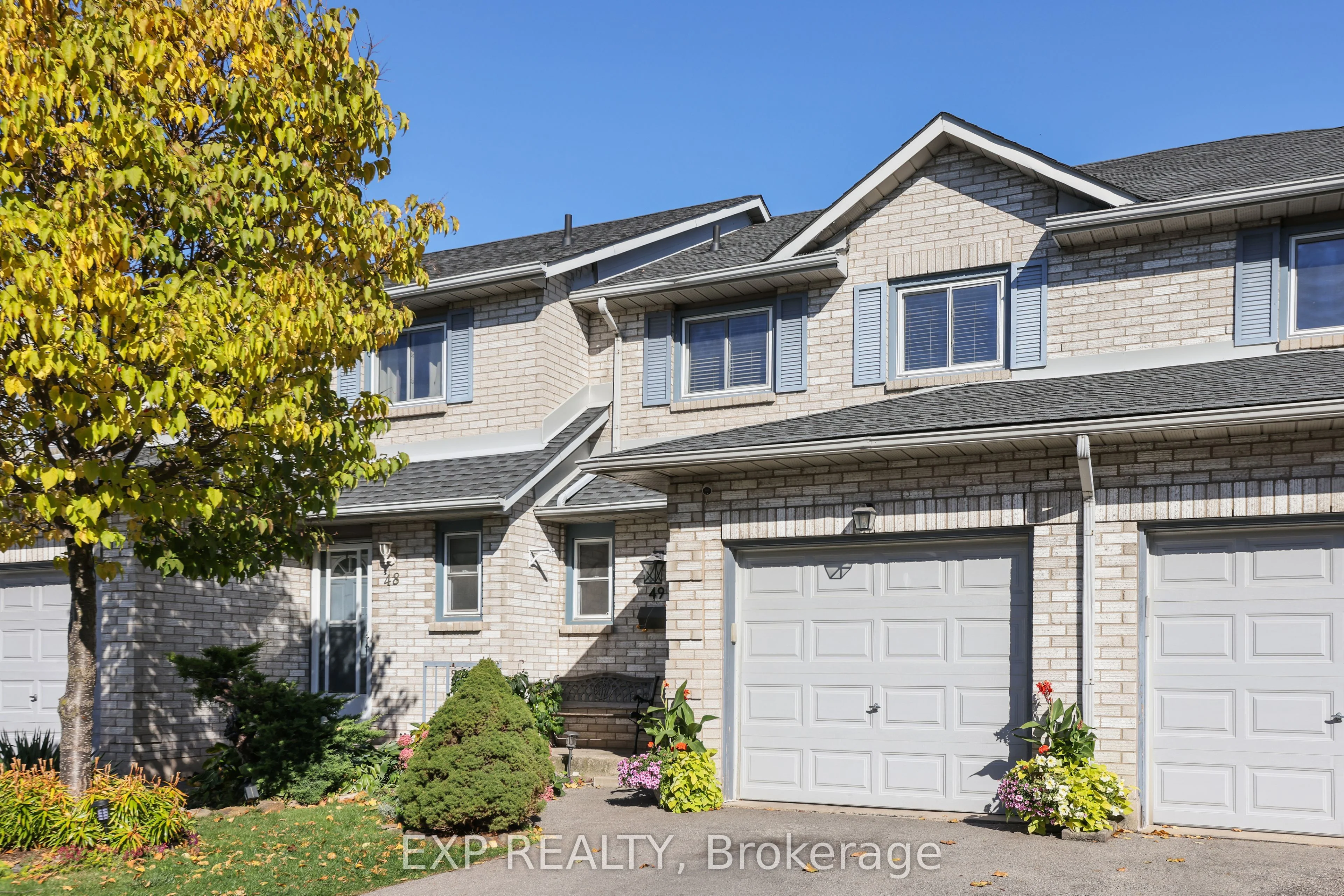 2 Royalwood Court 49, Hamilton, ON L8E 4Z1