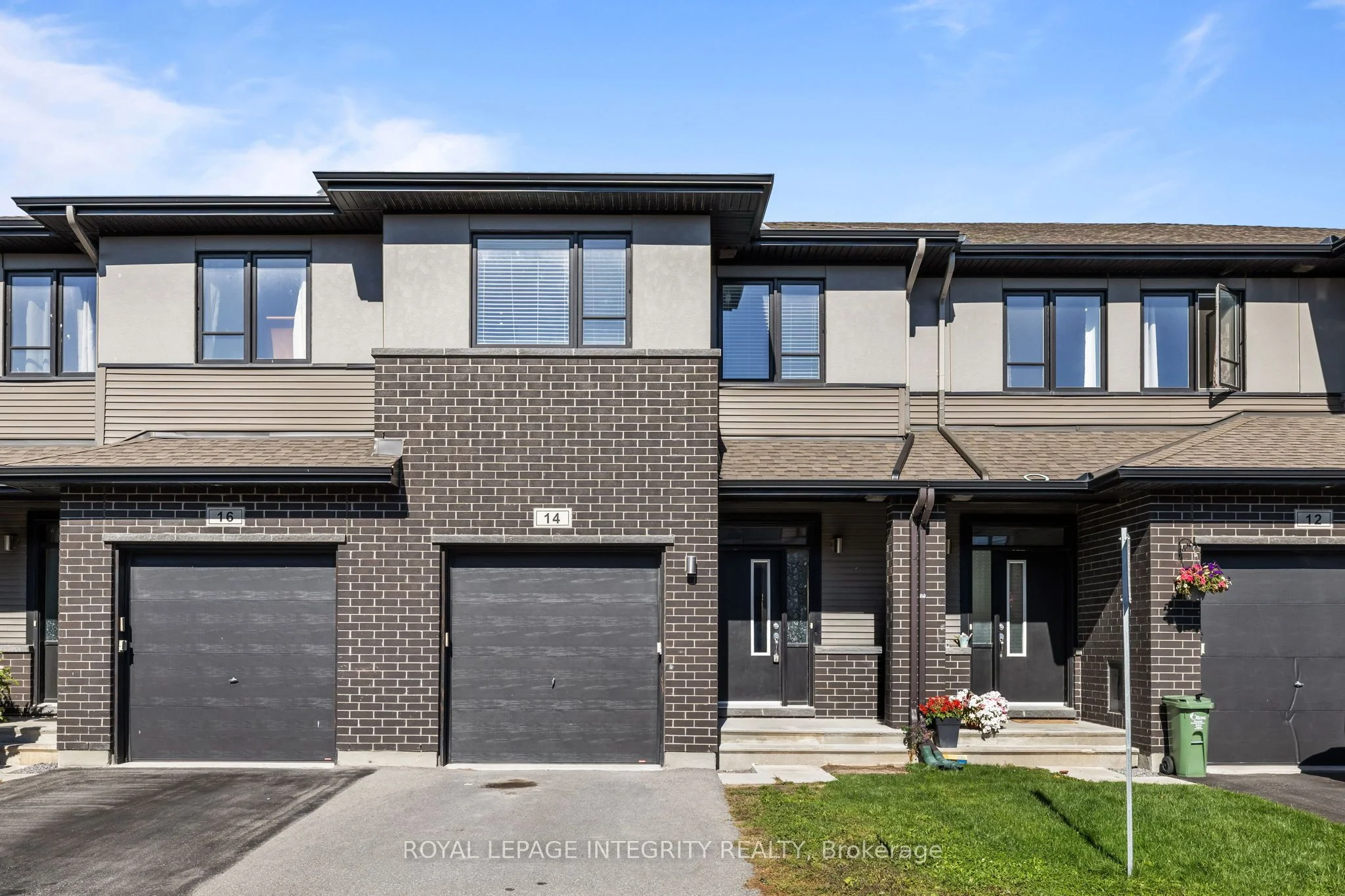 Att/Row/Townhouse in Kanata