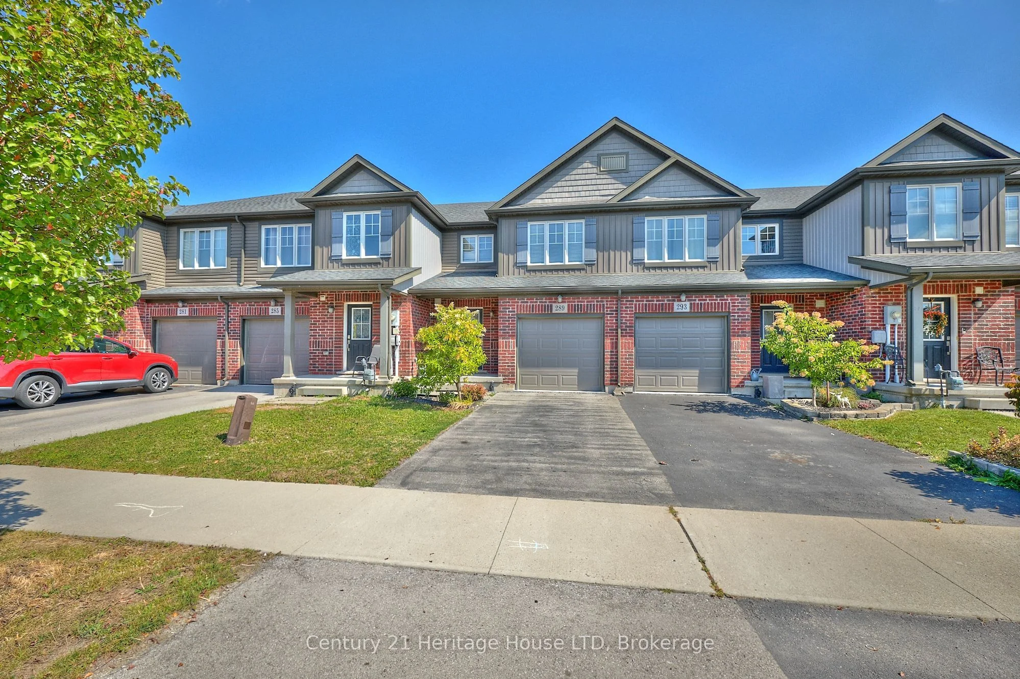 Att/Row/Townhouse in Welland
