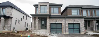 Att/Row/Townhouse in Woodstock