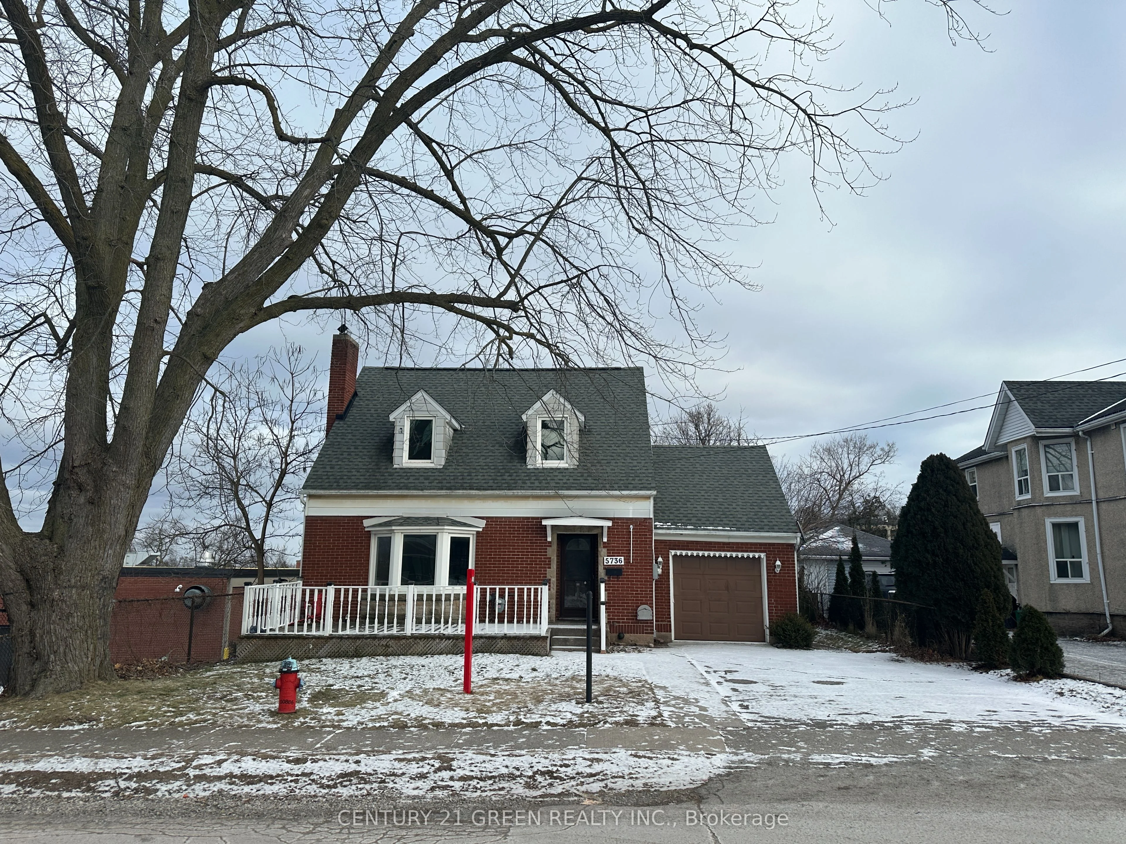 Detached in Niagara Falls