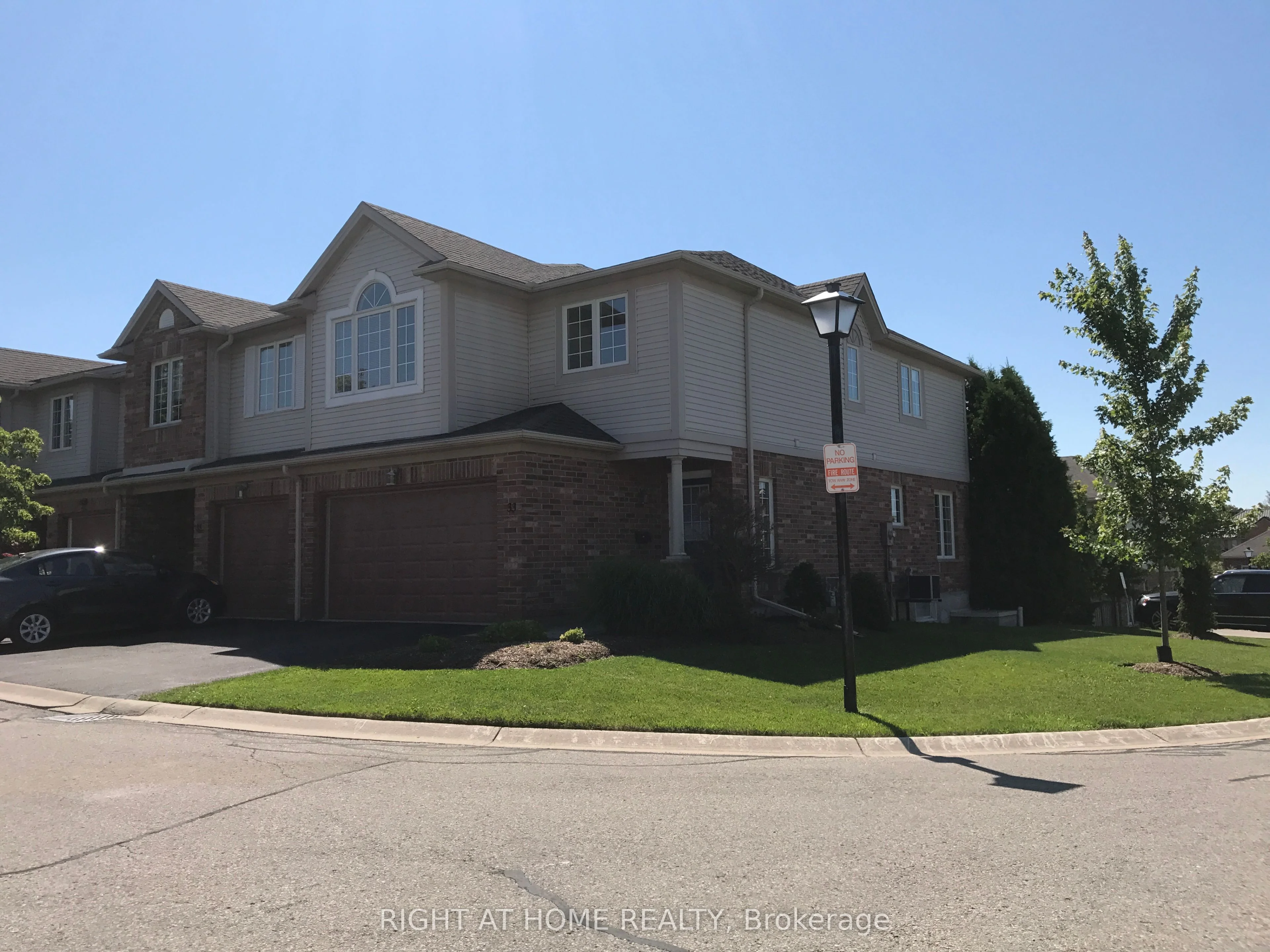320 Ambleside Drive 33, London North, ON N6G 5H9