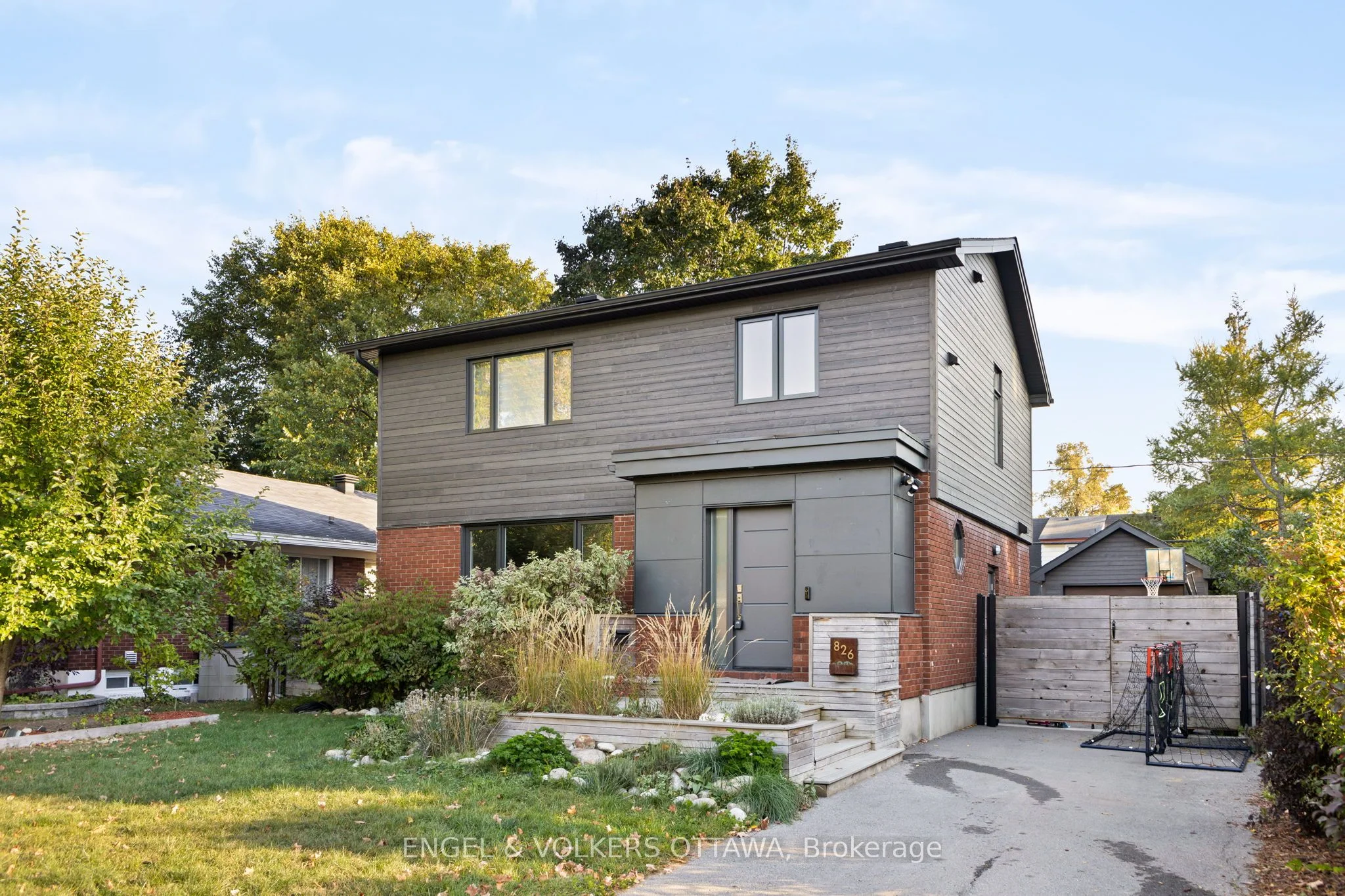 826 Quinlan Road, Elmvale Acres and Area, ON K1G 1S1