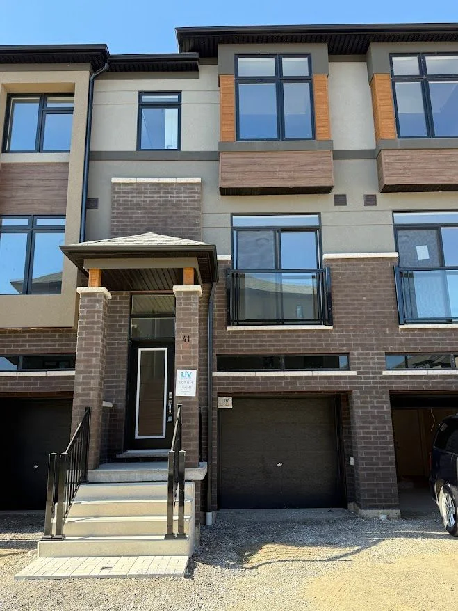 Att/Row/Townhouse in Brantford