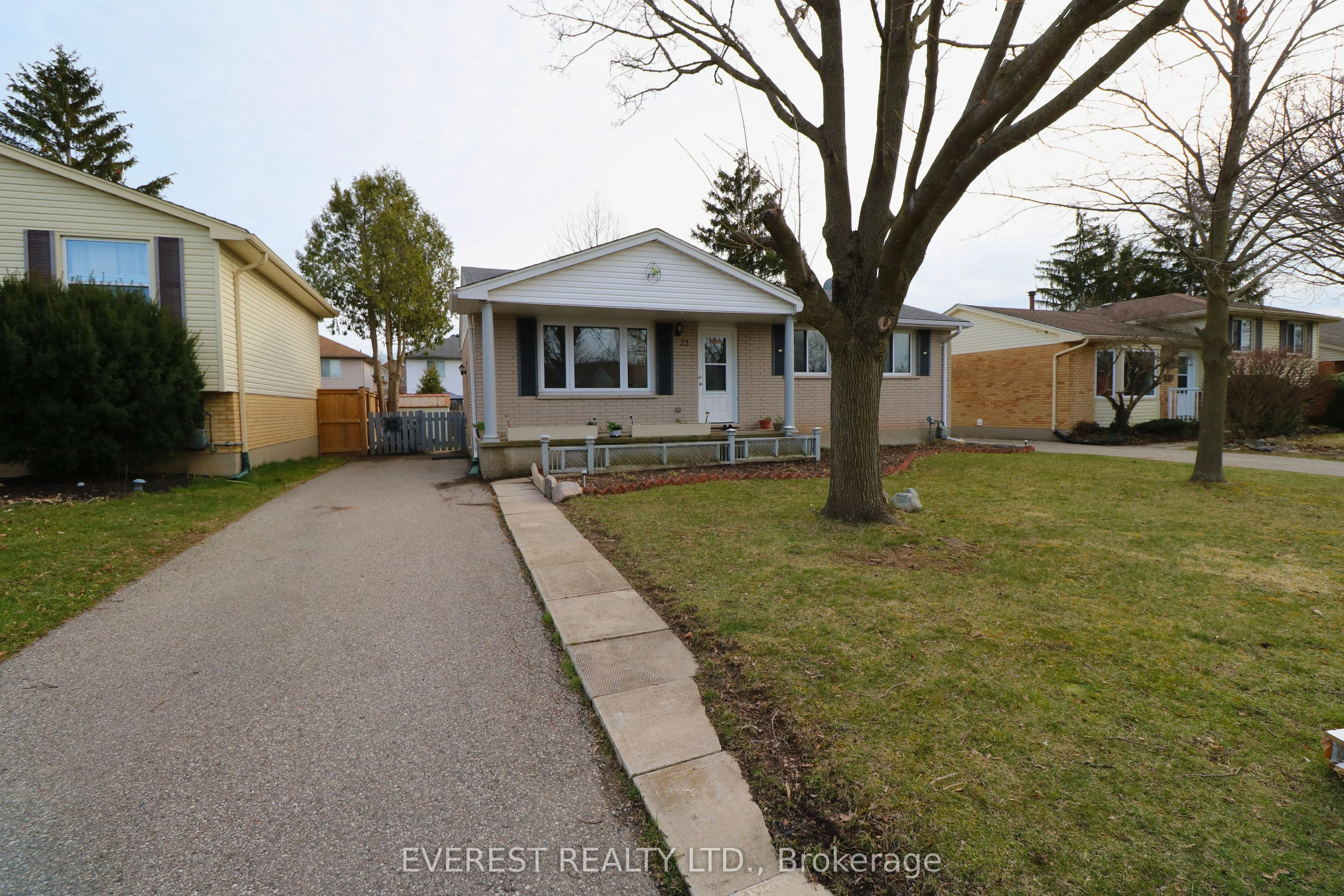 22 LEGER Avenue, St. Thomas, ON N5R 5M3