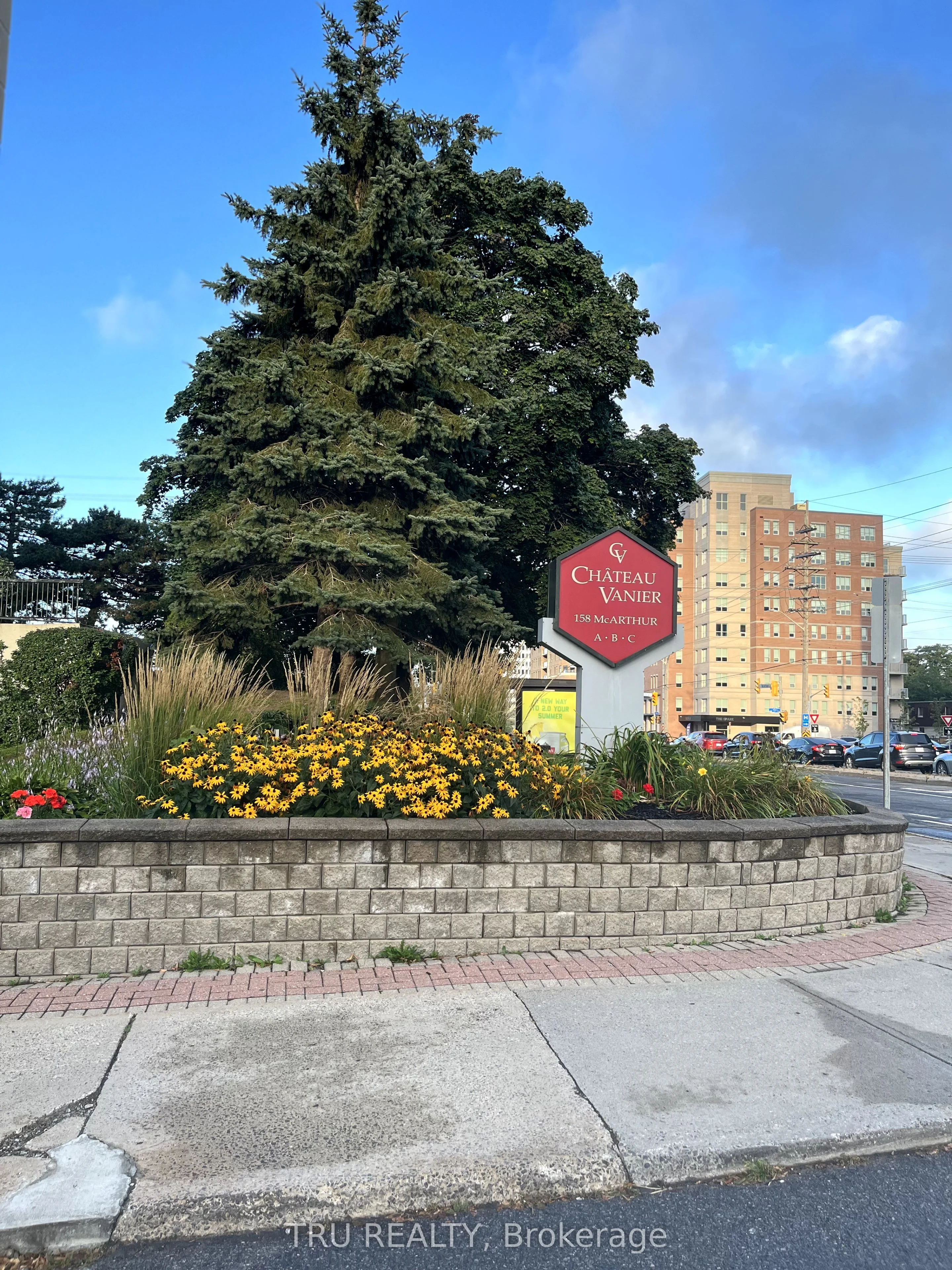 158C McArthur Avenue 1606, Vanier and Kingsview Park, ON K1L 8E7