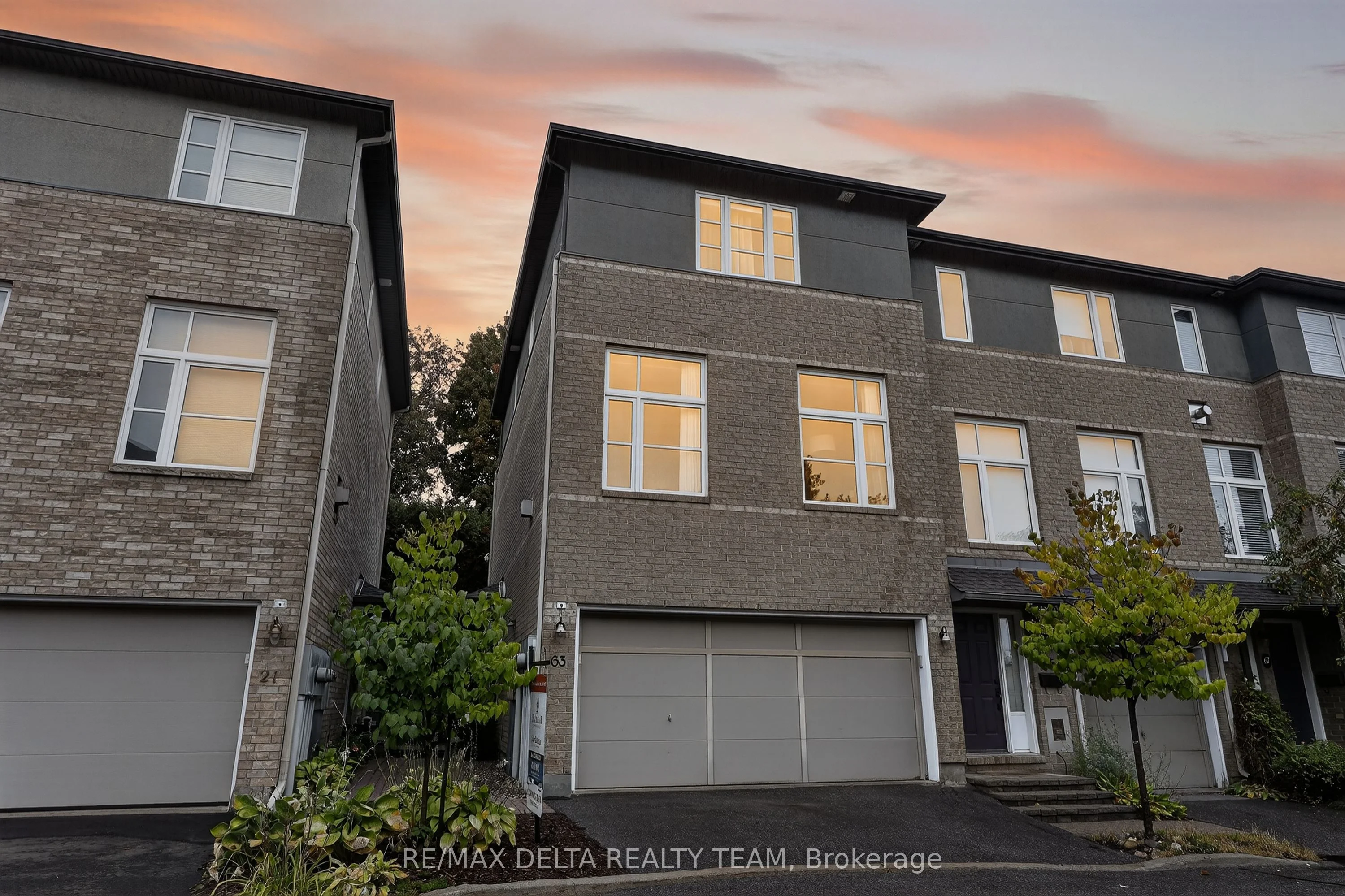 63 Highwood Private, Manor Park - Cardinal Glen and Area, ON K1K 4X6