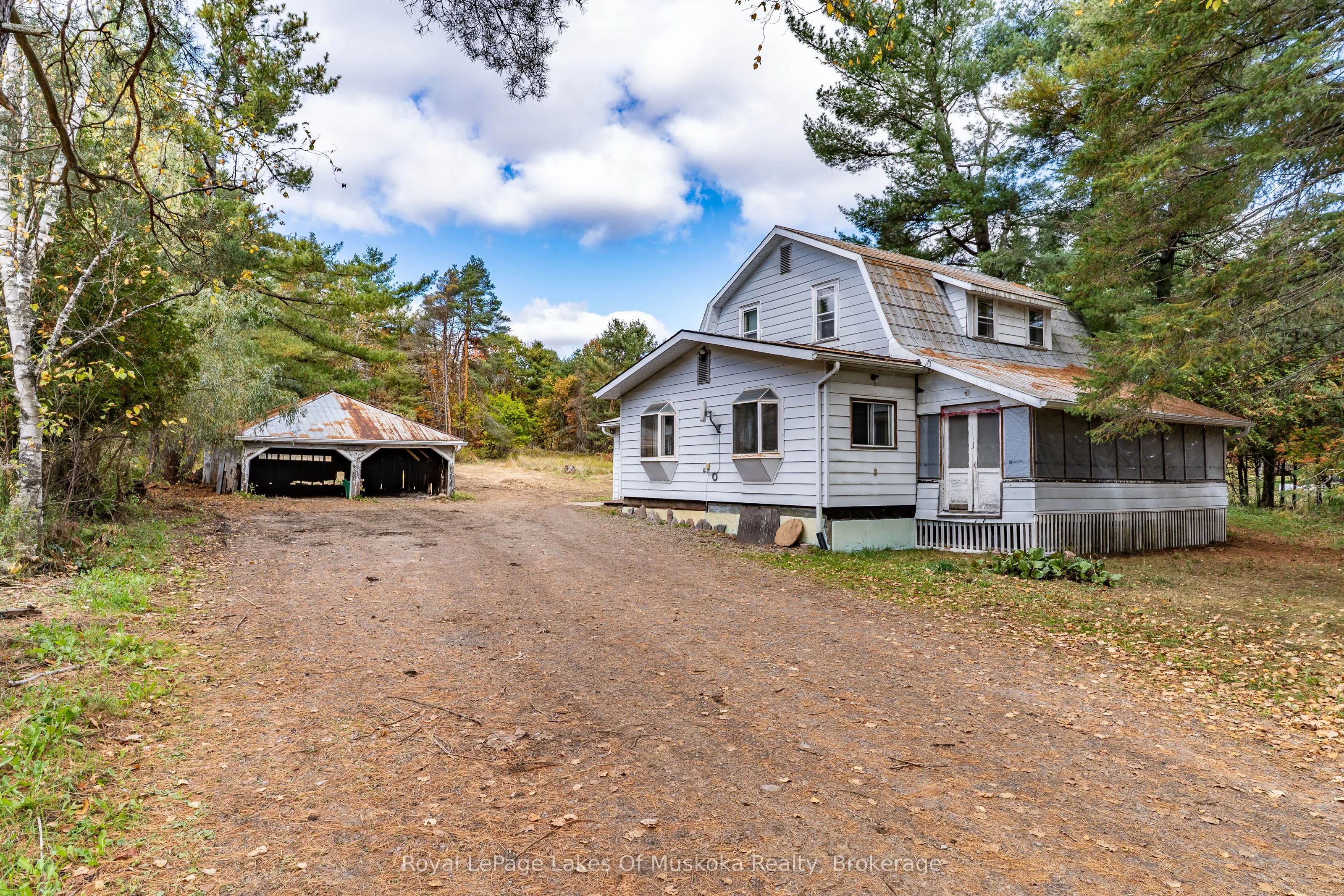 1015 Hewlitt Road, Muskoka Lakes, ON P1L 0J4