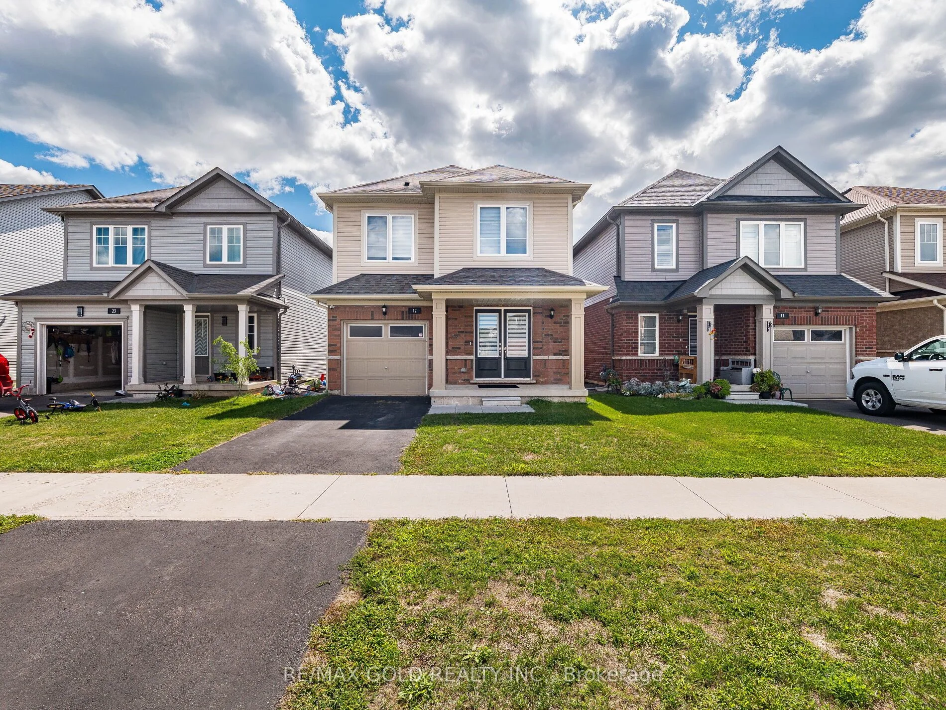 17 Cottonwood Crescent, Welland, ON L3B 0J3