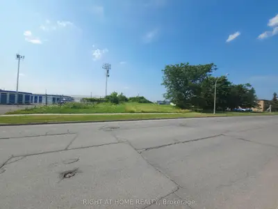 5351 Canotek Road, Beacon Hill North - South and Area, ON K1J 1J5