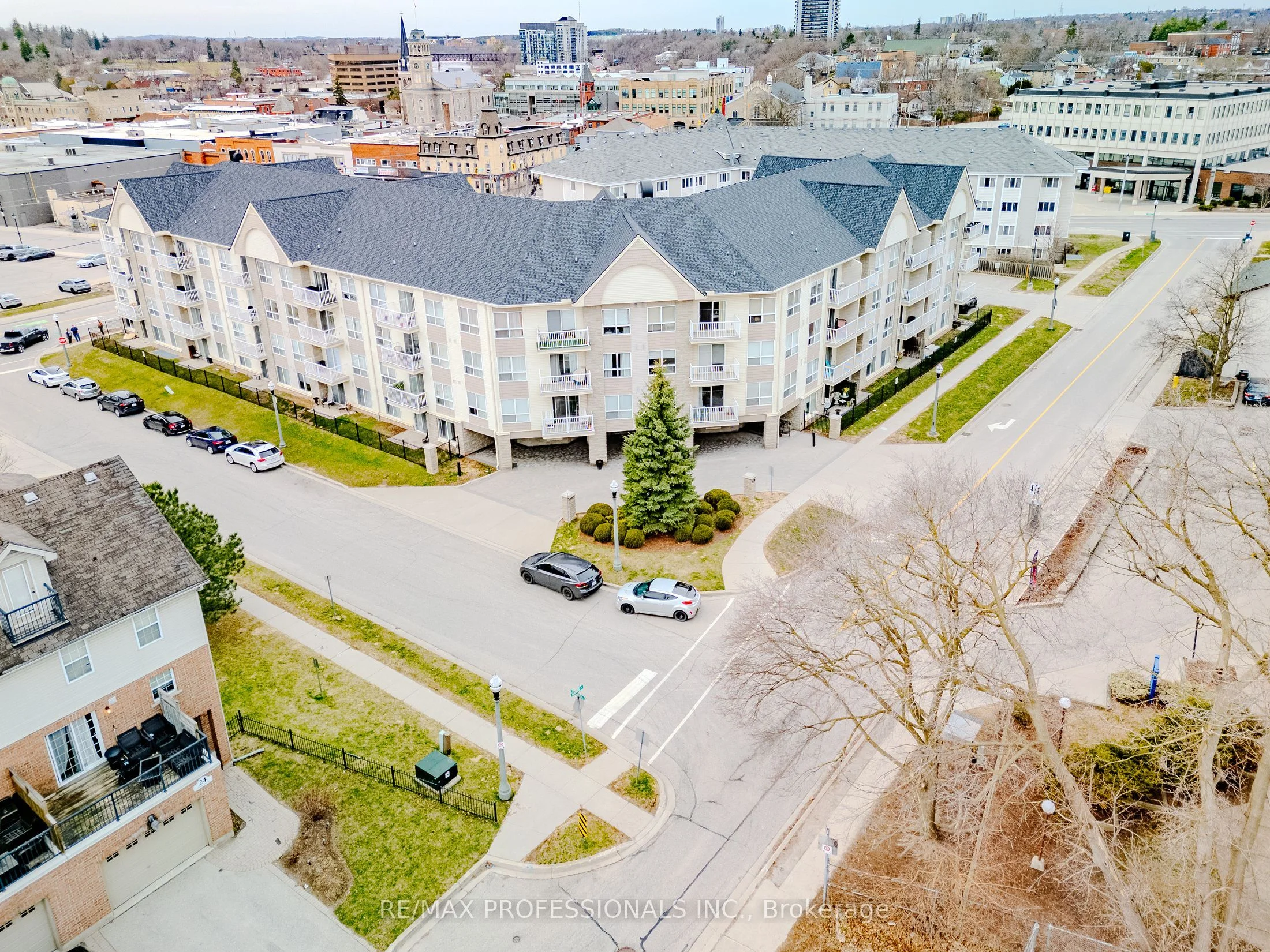 8 Harris Street 422, Cambridge, ON N1R 8R1
